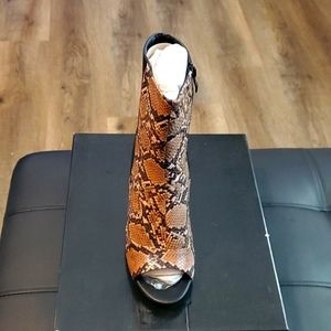 Ny&c women's Nola peep toe boots size 10
